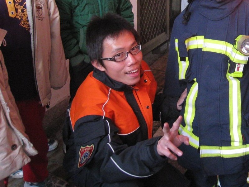 消防員張哲嘉不幸殉職,家人聞訊後悲痛不已,表示張哲嘉從小就很乖巧從不需家人操心。 圖 : 翻攝自張哲嘉臉書 消防員張哲嘉不幸殉職,家人聞訊後悲痛不已,表示張哲嘉從小就很乖巧從不需家人操心。 圖 : 翻攝自張哲嘉臉書