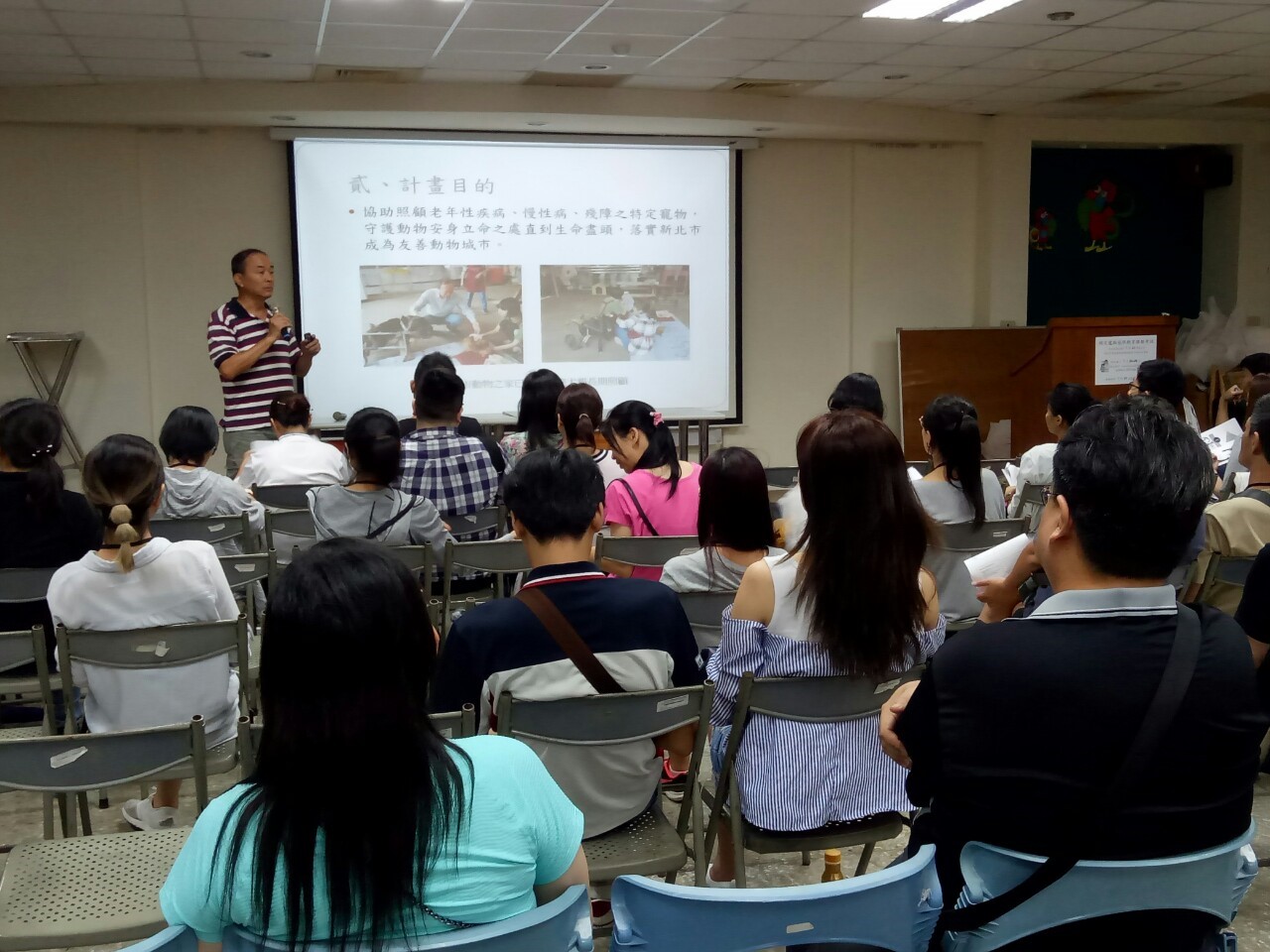 新北市動保處長陳淵泉開課,培訓毛寶貝長照專業人員。 圖:新北市動保處提供 新北市動保處長陳淵泉開課,培訓毛寶貝長照專業人員。 圖:新北市動保處提供