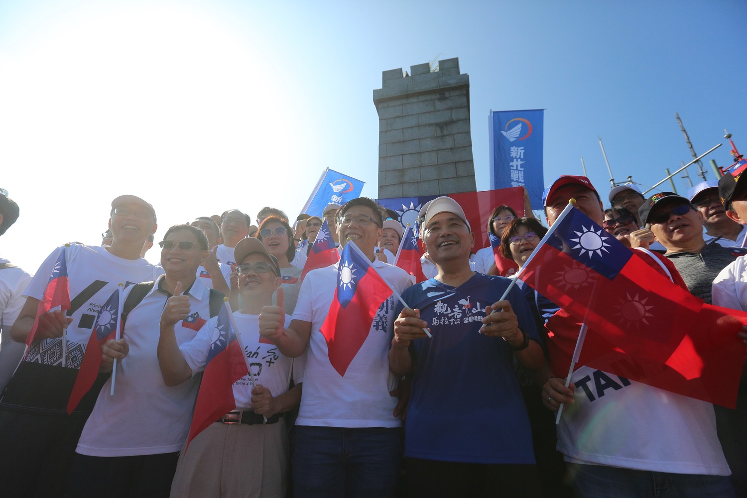 新北市長侯友宜10日率市府團隊爬觀音山,用另一種方式慶祝國慶日。 圖:新北市政府/提供 新北市長侯友宜10日率市府團隊爬觀音山,用另一種方式慶祝國慶日。 圖:新北市政府/提供