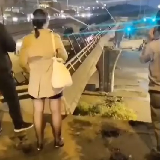 中國江蘇省無錫市今(10)晚發生國道高架橋坍塌事件。 圖:翻攝自微信 中國江蘇省無錫市今(10)晚發生國道高架橋坍塌事件。 圖:翻攝自微信