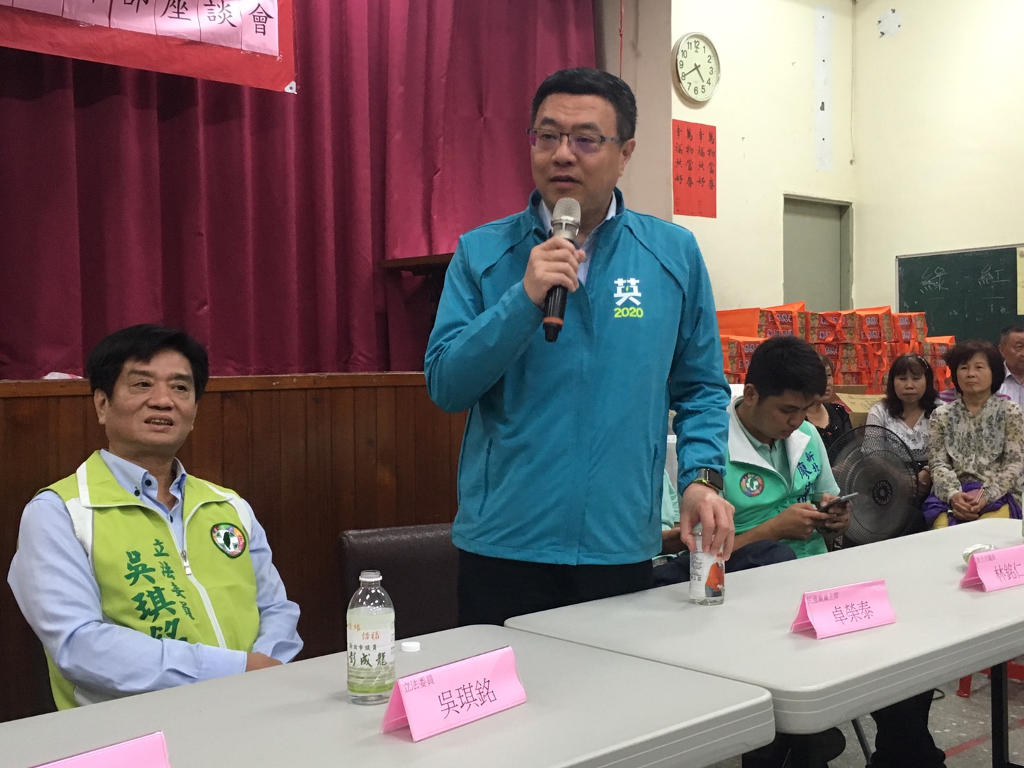 卓榮泰在立委吳琪銘、議員林銘仁、彭成龍、廖宜琨與地方黨公職的陪同下,出席「蔡英文總統、吳琪銘立委候選人聯合競選總部輔選幹部座談會」。 圖:民進黨提供 卓榮泰在立委吳琪銘、議員林銘仁、彭成龍、廖宜琨與地方黨公職的陪同下,出席「蔡英文總統、吳琪銘立委候選人聯合競選總部輔選幹部座談會」。 圖:民進黨提供