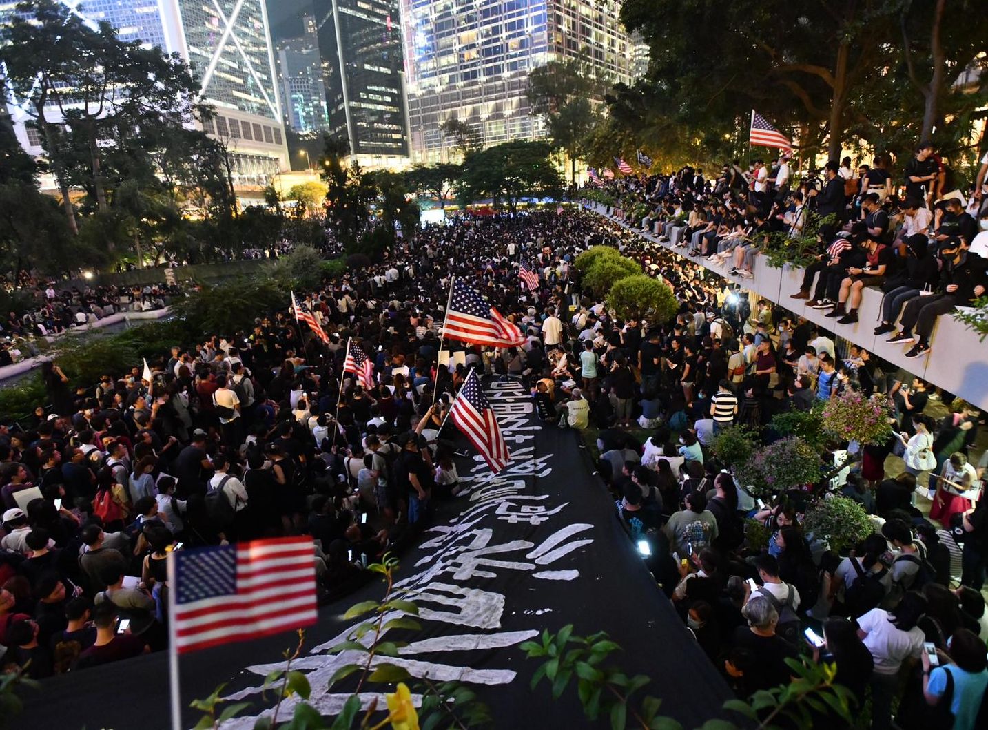 中環遮打花園舉行「香港人權法造勢大會」。/圖:翻攝星島日報 中環遮打花園舉行「香港人權法造勢大會」。/圖:翻攝星島日報