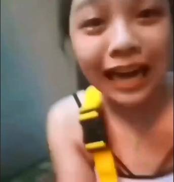 香港參與反送中運動的15歲少女陳彥霖生前自拍影片曝光,她在片中強調自己是香港人,會跟手足同進退。 圖:翻攝自網路影片 香港參與反送中運動的15歲少女陳彥霖生前自拍影片曝光,她在片中強調自己是香港人,會跟手足同進退。 圖:翻攝自網路影片