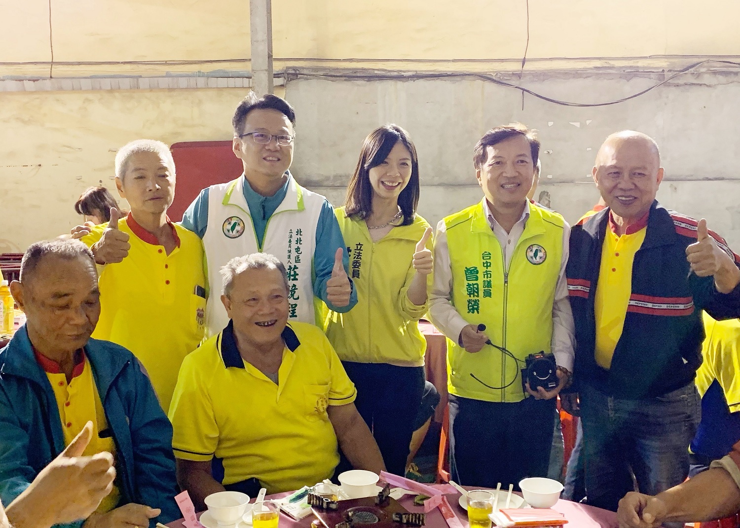 洪慈庸、莊競程一同參加松竹寺契子女團員祈福晚會。 莊競程競選總部/提供 洪慈庸、莊競程一同參加松竹寺契子女團員祈福晚會。 莊競程競選總部/提供