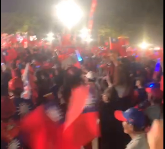 高雄市長韓國瑜日前宣布請假,將全力衝刺2020年總統大選;請假後首場大型造勢晚會將於今 (19) 日晚間在台南市南區水萍塭公園登場翻攝自韓國瑜粉絲團。 圖 : 翻攝自韓國瑜粉絲團 高雄市長韓國瑜日前宣布請假,將全力衝刺2020年總統大選;請假後首場大型造勢晚會將於今 (19) 日晚間在台南市南區水萍塭公園登場翻攝自韓國瑜粉絲團。 圖 : 翻攝自韓國瑜粉絲團