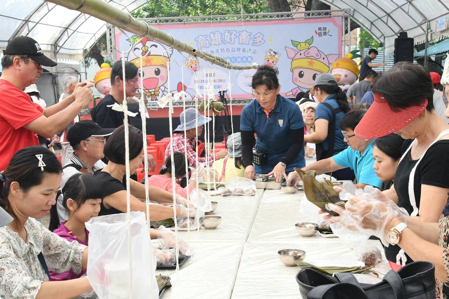 高雄好處多活動在橋頭糖廠舉行,大人小孩親子同樂。 圖 : 高雄市農業局/ 提供 高雄好處多活動在橋頭糖廠舉行,大人小孩親子同樂。 圖 : 高雄市農業局/ 提供