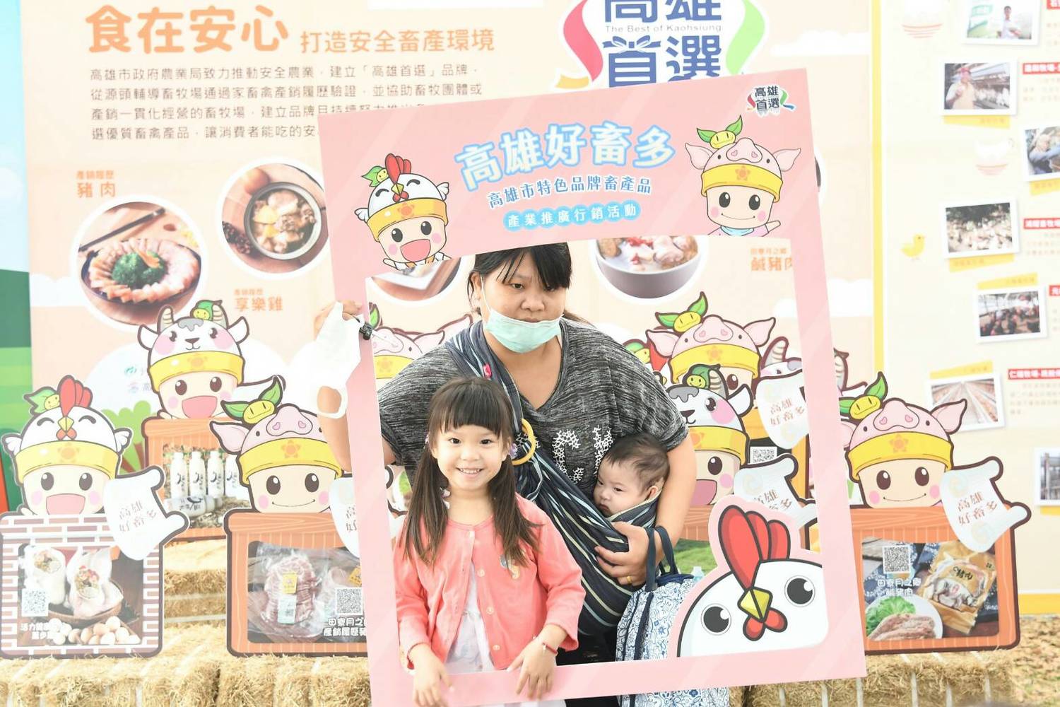 高雄好處多活動在橋頭糖廠舉行,大人小孩親子同樂。 圖 : 高雄市農業局/ 提供 高雄好處多活動在橋頭糖廠舉行,大人小孩親子同樂。 圖 : 高雄市農業局/ 提供