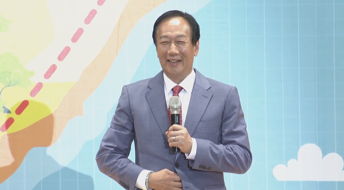 郭台銘今天在高雄舉辦感恩見面會時致詞。 圖:翻攝自郭台銘臉書 郭台銘今天在高雄舉辦感恩見面會時致詞。 圖:翻攝自郭台銘臉書