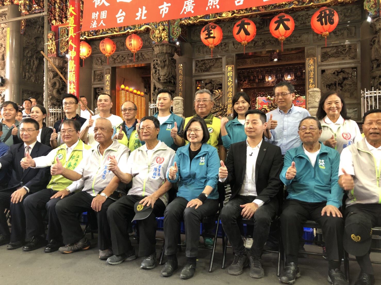 蔡總統還推薦林昶佐,指大家的支持不是天上掉下來,是要打拚為大家服務。 圖/蔡英文競選辦公室提供 蔡總統還推薦林昶佐,指大家的支持不是天上掉下來,是要打拚為大家服務。 圖/蔡英文競選辦公室提供