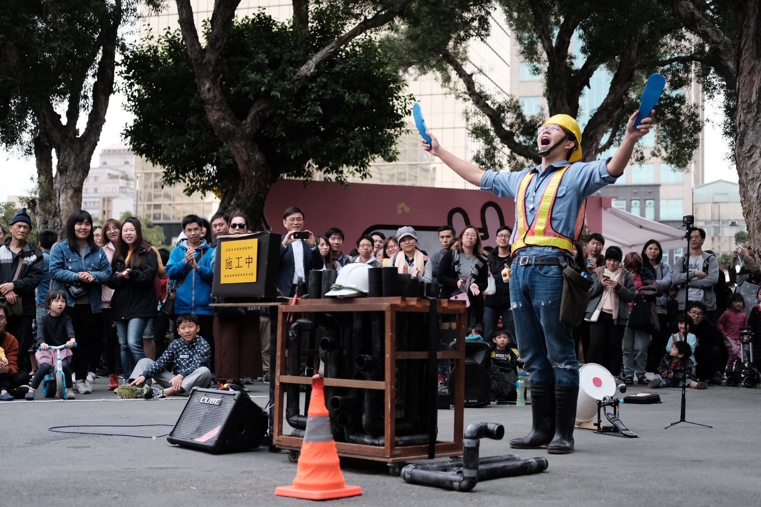 現場還有街頭藝人、魔術師、水晶球表演等等多項精彩演出。 圖:水管鼓阿民/提供 現場還有街頭藝人、魔術師、水晶球表演等等多項精彩演出。 圖:水管鼓阿民/提供