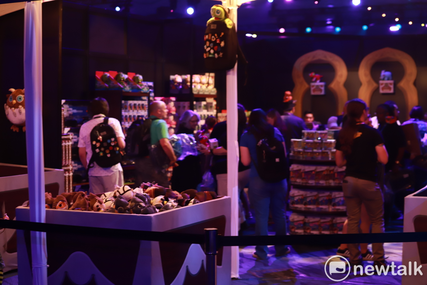 禮品店吸引眾多玩家搶購。