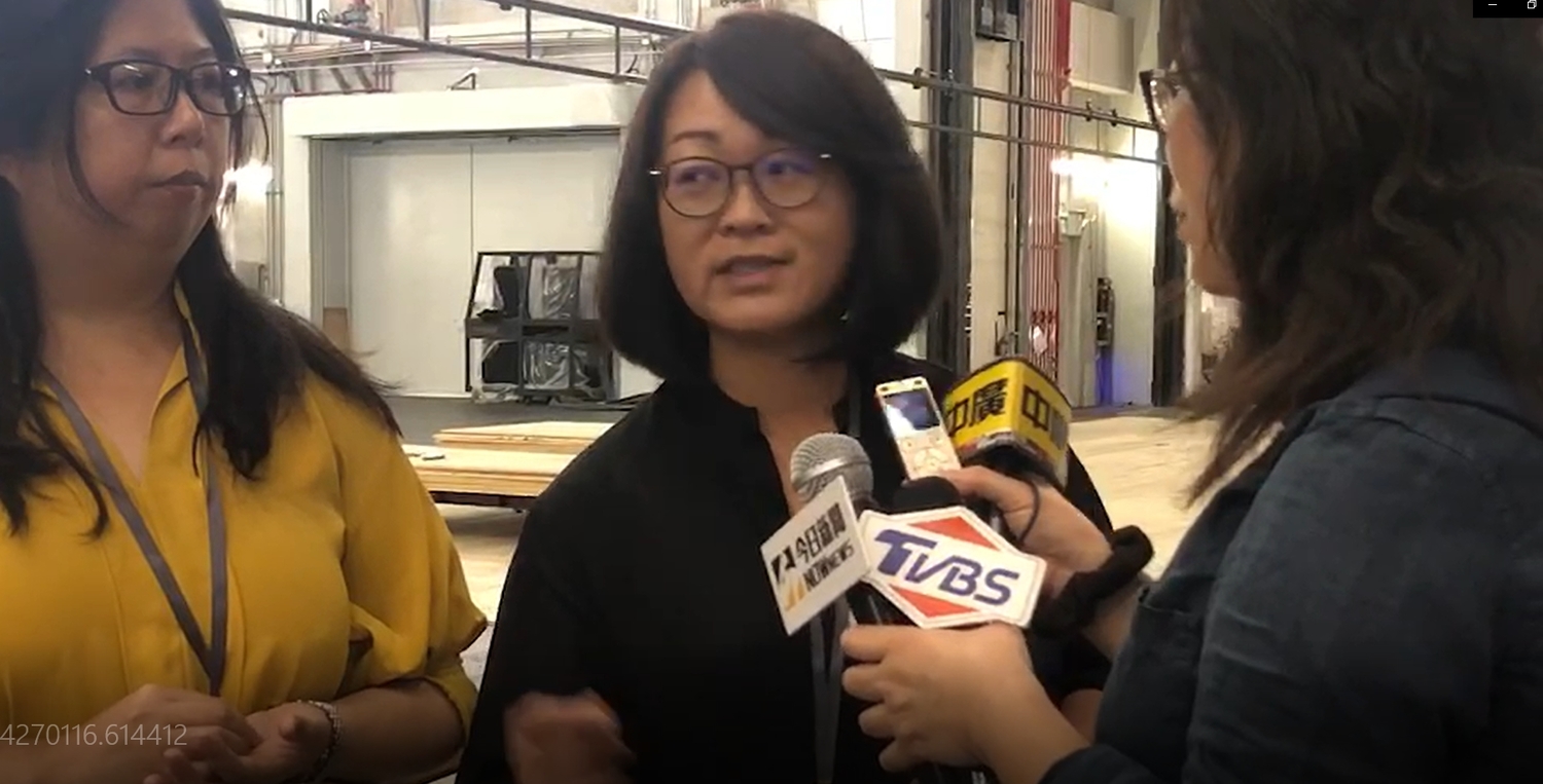 衛武營國家藝文中心行政副總監林佳慧(左)及技術部經理陳美玲(中)。 圖:衛武營國家藝術文化中心/提共 衛武營國家藝文中心行政副總監林佳慧(左)及技術部經理陳美玲(中)。 圖:衛武營國家藝術文化中心/提共