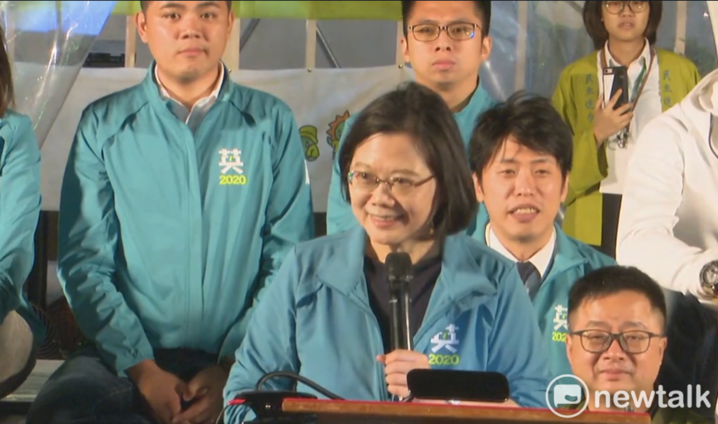 民進黨青年競選總部開幕晚會「給台灣的一封信,為台灣加油-與總統談心之夜」今(1)晚登場。 圖:謝莉慧/攝 民進黨青年競選總部開幕晚會「給台灣的一封信,為台灣加油-與總統談心之夜」今(1)晚登場。 圖:謝莉慧/攝