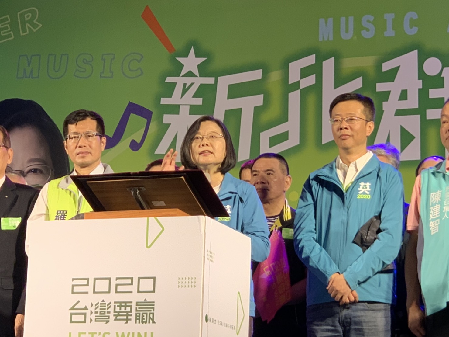 民進黨立委張宏陸今晚舉辦「新北群英會」音樂會,蔡總統出席力挺。 圖:民進黨新北市黨部提供 民進黨立委張宏陸今晚舉辦「新北群英會」音樂會,蔡總統出席力挺。 圖:民進黨新北市黨部提供
