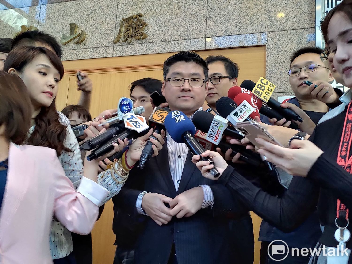 國民黨中常委徐弘庭再度提出質疑。 圖:黃建豪/攝 國民黨中常委徐弘庭再度提出質疑。 圖:黃建豪/攝