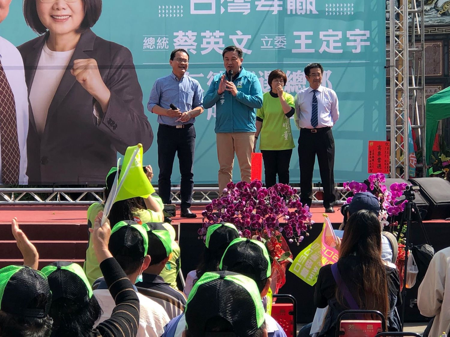 知名主持人鄭弘儀南下為王定宇站台。 圖/黃博郎攝 知名主持人鄭弘儀南下為王定宇站台。 圖/黃博郎攝