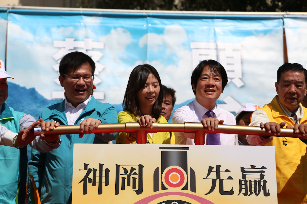 賴清德為洪慈庸站台。 圖:賴清德辦公室/提供 賴清德為洪慈庸站台。 圖:賴清德辦公室/提供