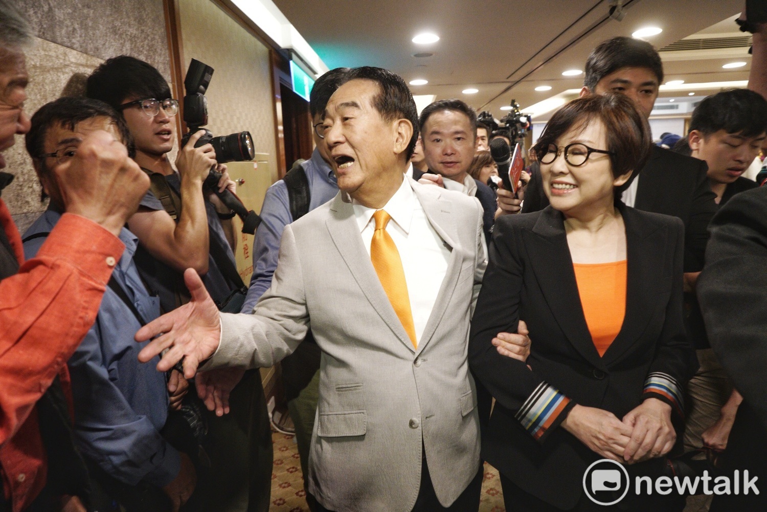 宋楚瑜今(13)日宣布投入2020總統大選,由余湘出任副手。圖:張良一/攝 宋楚瑜今(13)日宣布投入2020總統大選,由余湘出任副手。圖:張良一/攝