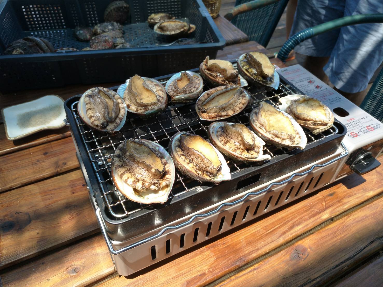 海洋牧場現烤新鮮貢寮鮑。 圖:新北市政府/提供 海洋牧場現烤新鮮貢寮鮑。 圖:新北市政府/提供
