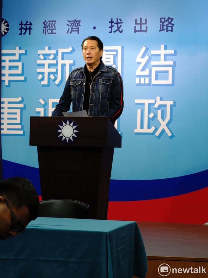 國民黨發言人歐陽龍說明不分區提名名單。 圖:黃建豪/攝 國民黨發言人歐陽龍說明不分區提名名單。 圖:黃建豪/攝