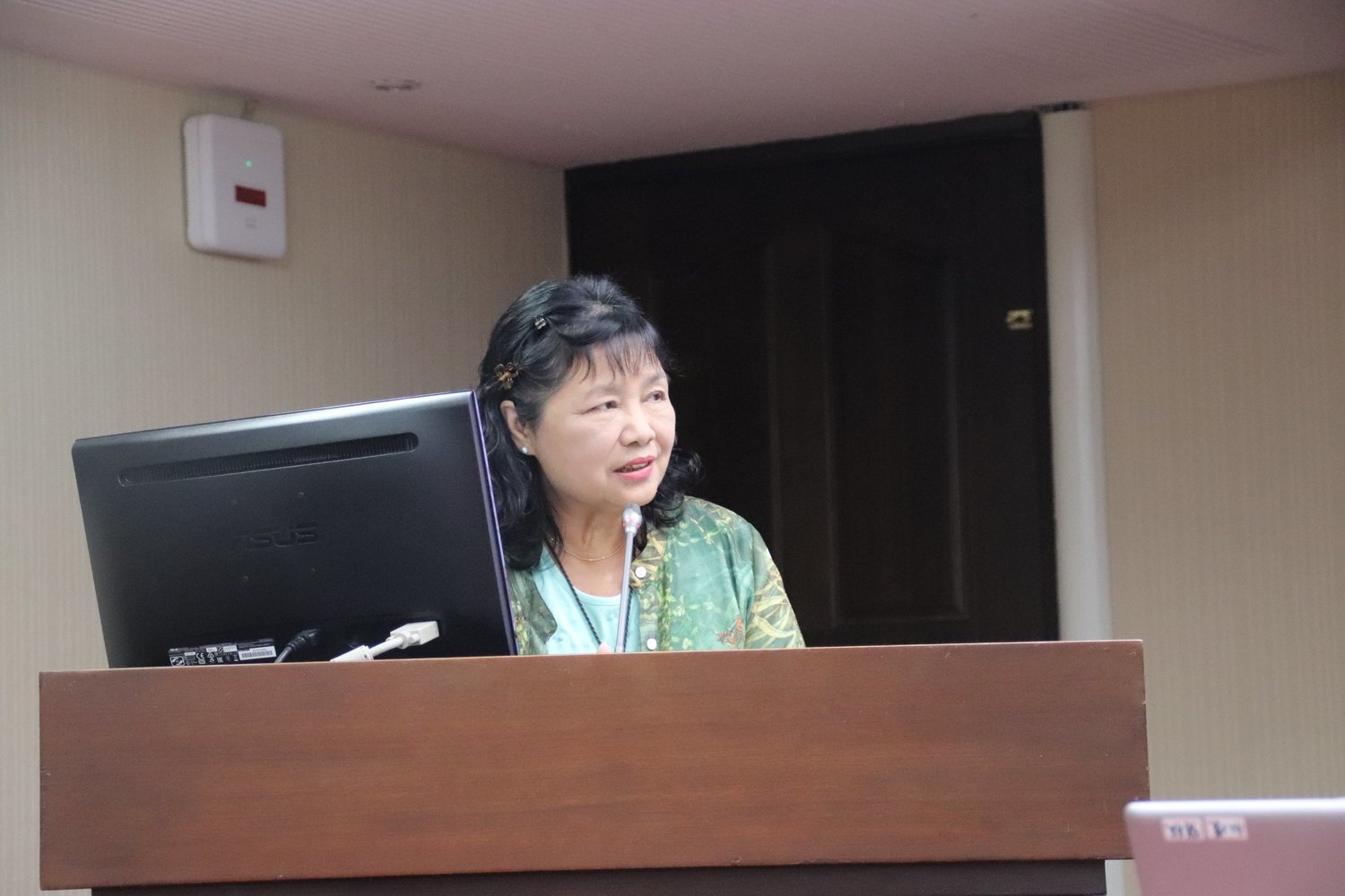 陳曼麗則在臉書感謝民進黨給她4年的機會,從民間團體進入立法院,參與國會運作。 圖:擷自陳曼麗臉書 陳曼麗則在臉書感謝民進黨給她4年的機會,從民間團體進入立法院,參與國會運作。 圖:擷自陳曼麗臉書
