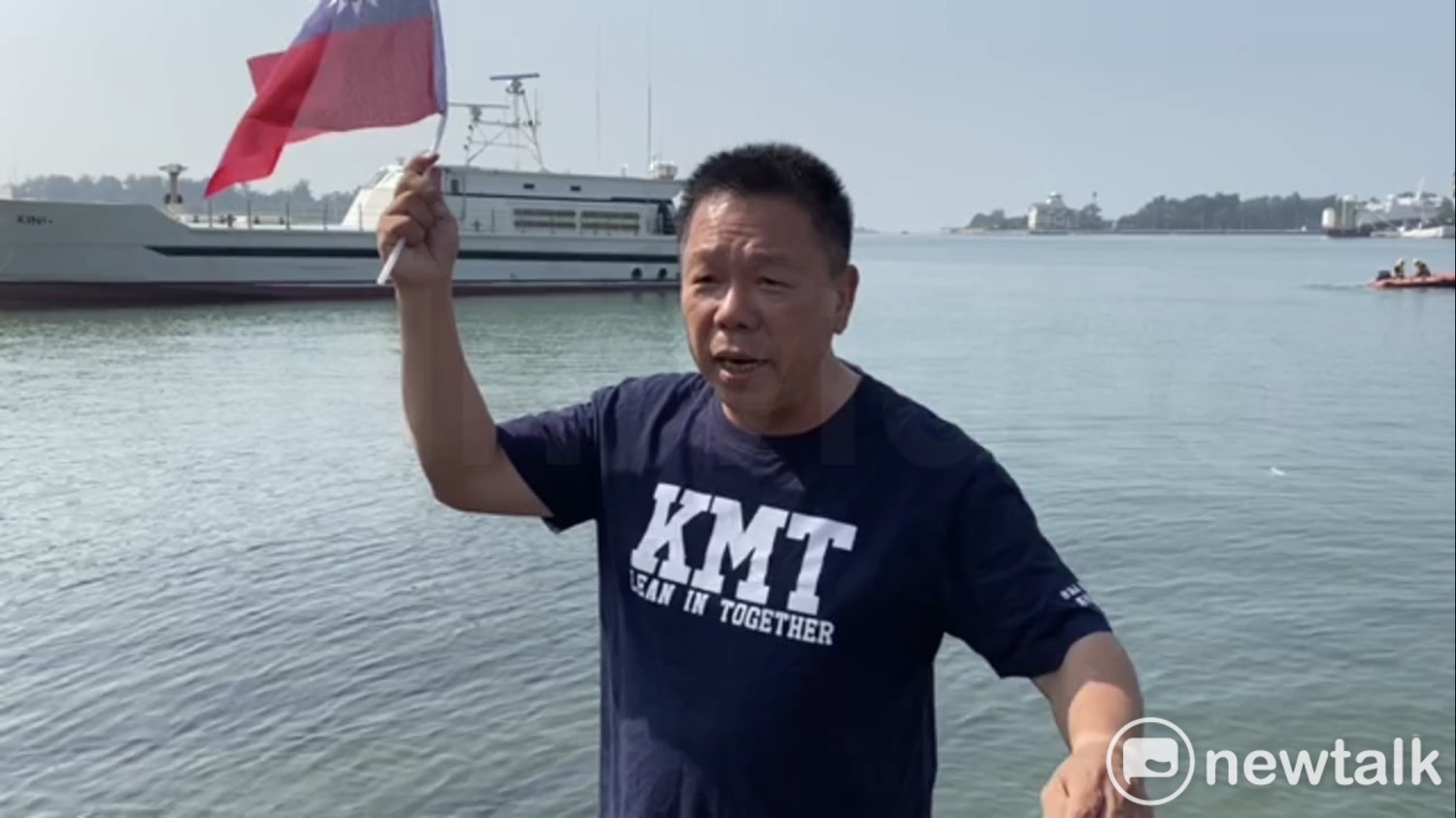 國民黨立委候選人、台南市議員蔡育輝不滿立委不分區名單,14日赴安平港旁「跳海」。圖 : 新頭殼資料照片。 國民黨立委候選人、台南市議員蔡育輝不滿立委不分區名單,14日赴安平港旁「跳海」。圖 : 新頭殼資料照片。