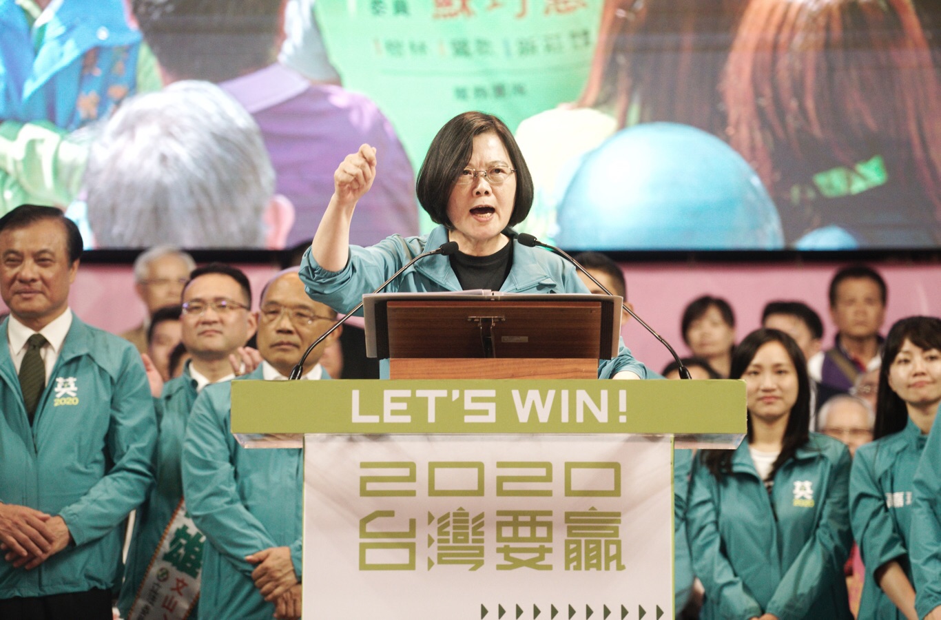 本場造勢大會主題為「2020 台灣要贏」,也是蔡英文競選口號。 圖:張良一/攝影 本場造勢大會主題為「2020 台灣要贏」,也是蔡英文競選口號。 圖:張良一/攝影