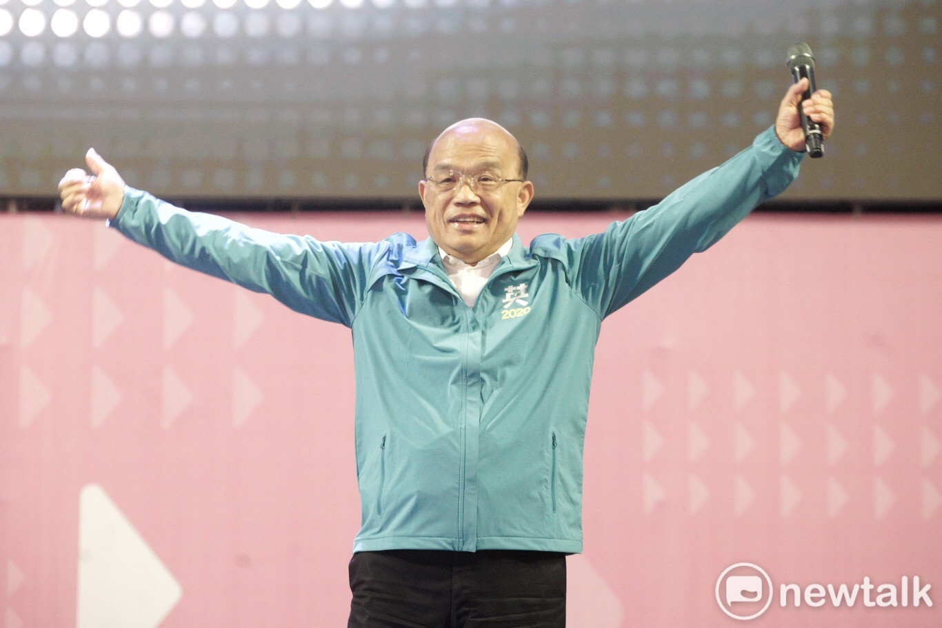 行政院長蘇貞昌日前身體出現「狀況」!經醫師確診為過度勞累導致病毒感染,致使顏面神經暫時麻痺 圖:張良一/攝 行政院長蘇貞昌日前身體出現「狀況」!經醫師確診為過度勞累導致病毒感染,致使顏面神經暫時麻痺 圖:張良一/攝