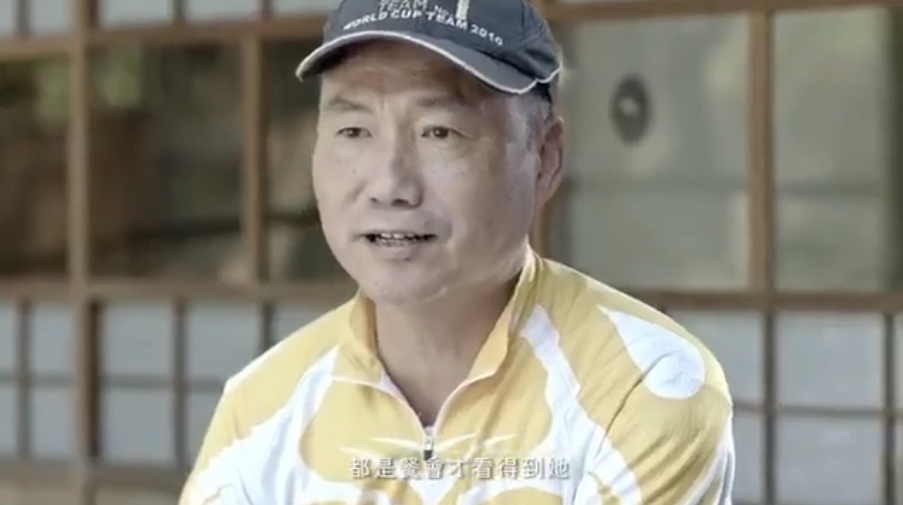 楊瓊瓔今(20)日上傳競選影片,片頭民眾指只有在選舉時才看得到洪慈庸。 圖:翻攝自楊瓊瓔臉書 楊瓊瓔今(20)日上傳競選影片,片頭民眾指只有在選舉時才看得到洪慈庸。 圖:翻攝自楊瓊瓔臉書