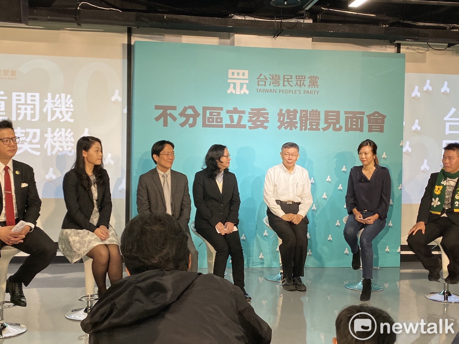 民眾黨主席柯文哲與立委提名人。 圖:周煊惠 /攝 民眾黨主席柯文哲與立委提名人。 圖:周煊惠 /攝