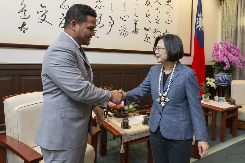 蔡英文總統20日接見「吐瓦魯國外交部長柯飛伉儷」。 圖:總統府提供 蔡英文總統20日接見「吐瓦魯國外交部長柯飛伉儷」。 圖:總統府提供