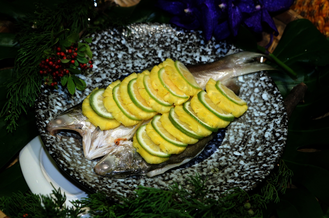多道創意料理,選用屏東在地的石斑魚、午仔魚、甲魚、鱸魚、牛蒡、苦瓜、鳳梨、蜜紅豆等多樣食材。 圖/屏東縣政府提供 多道創意料理,選用屏東在地的石斑魚、午仔魚、甲魚、鱸魚、牛蒡、苦瓜、鳳梨、蜜紅豆等多樣食材。 圖/屏東縣政府提供