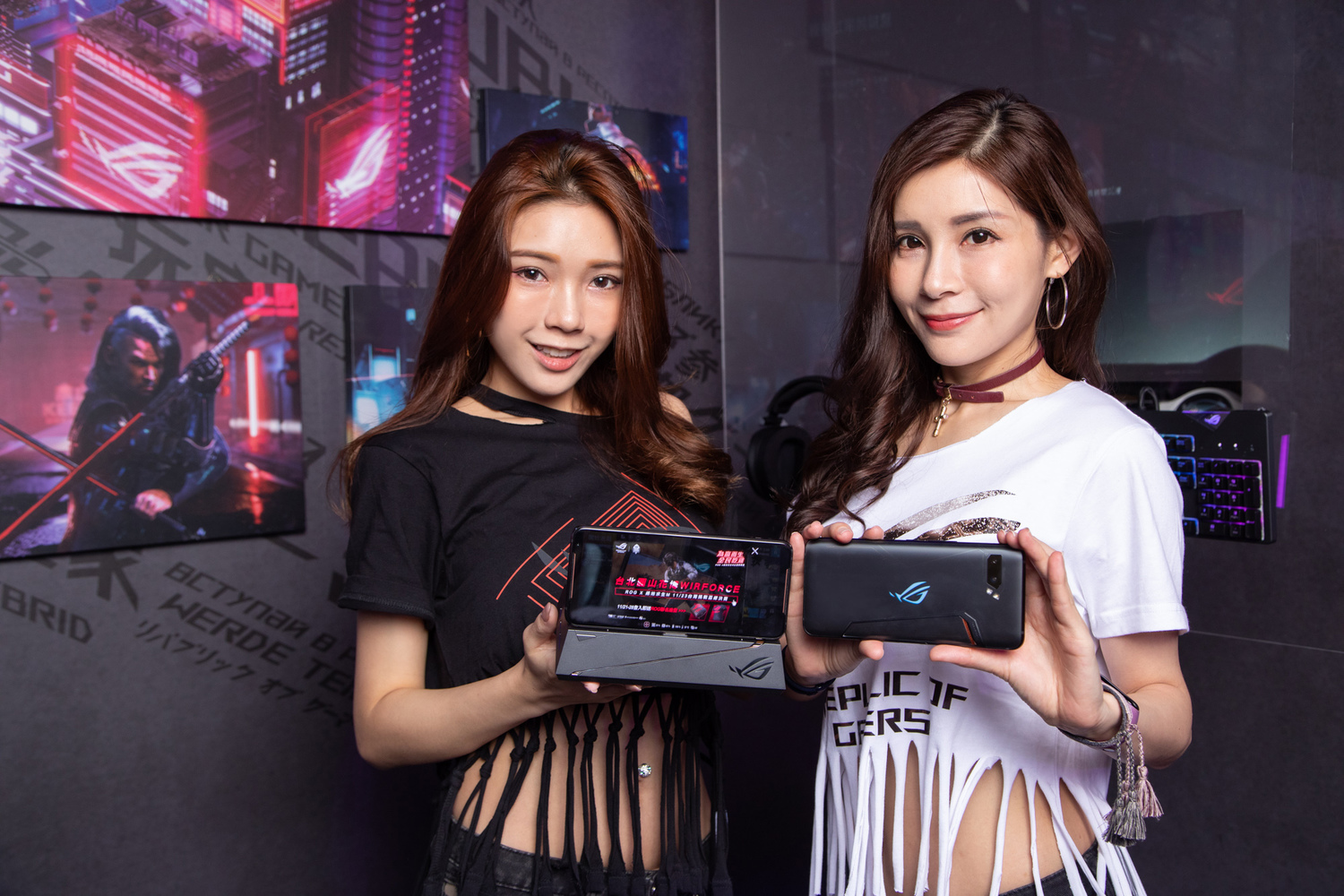 11月21日至11月24日於WirForce「ROG攤位」購買ROG Phone II,加碼贈桌上型遊戲基座。 圖:ASUS/提供 11月21日至11月24日於WirForce「ROG攤位」購買ROG Phone II,加碼贈桌上型遊戲基座。 圖:ASUS/提供
