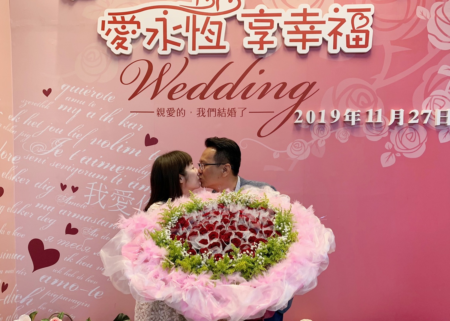 莊競程夫婦在北屯區戶政事務所留下合影。 莊競程/提供 莊競程夫婦在北屯區戶政事務所留下合影。 莊競程/提供