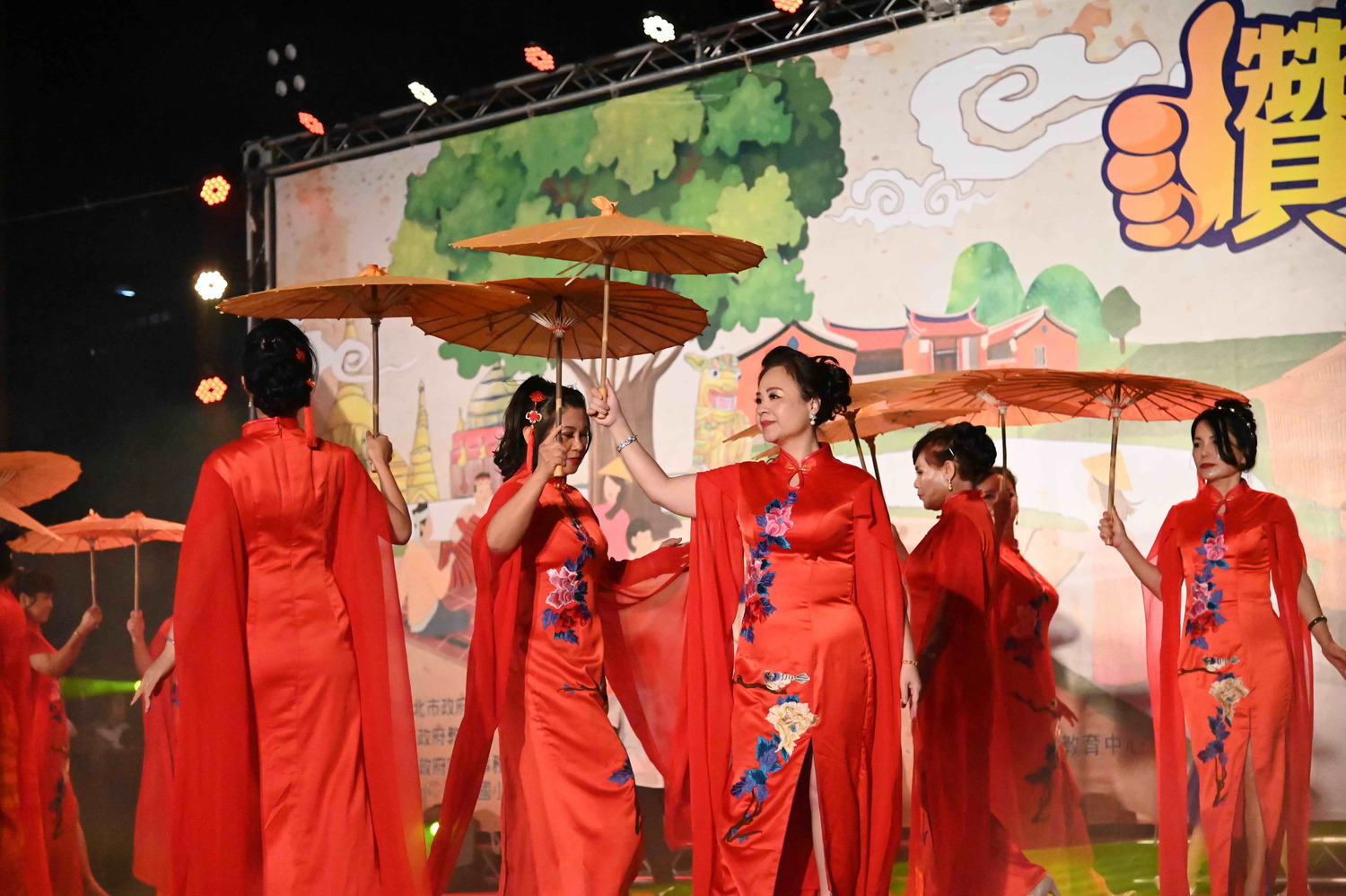 「多元新北讚出來」嘉年華開幕表演,展現台灣媳婦優雅之美。 圖:新北市教育局/提供 「多元新北讚出來」嘉年華開幕表演,展現台灣媳婦優雅之美。 圖:新北市教育局/提供