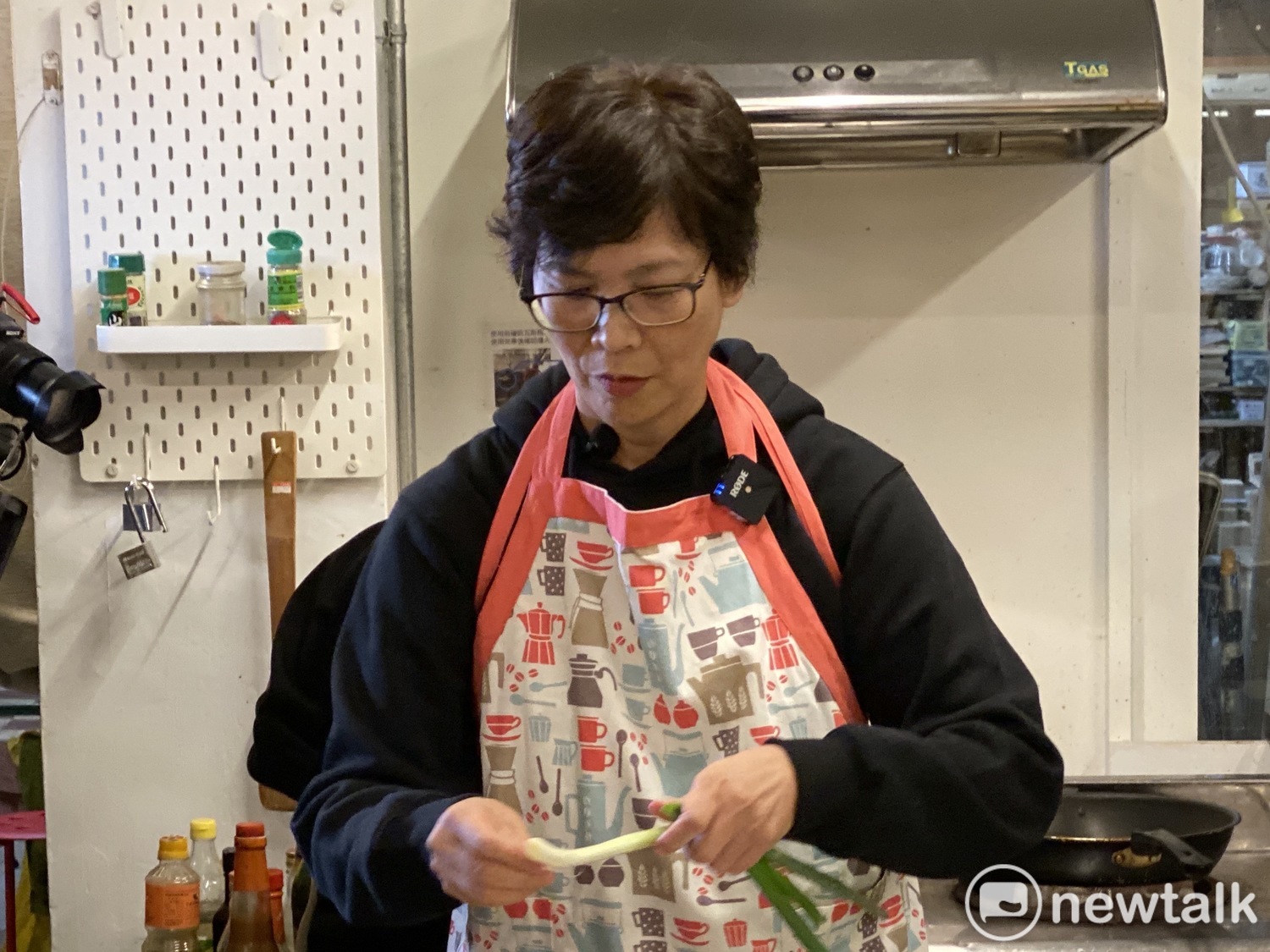 蔡壁如日前直播下廚,大展廚藝。 圖:新頭殼資料照 蔡壁如日前直播下廚,大展廚藝。 圖:新頭殼資料照