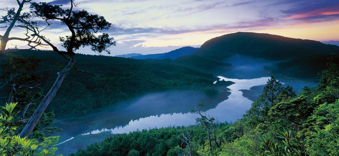 太平山翠峰湖有如山中遺落明鏡,冬季進入滿水期,是它最美的季節。圖:翻攝自太平山國家森林遊樂區臉書 太平山翠峰湖有如山中遺落明鏡,冬季進入滿水期,是它最美的季節。圖:翻攝自太平山國家森林遊樂區臉書