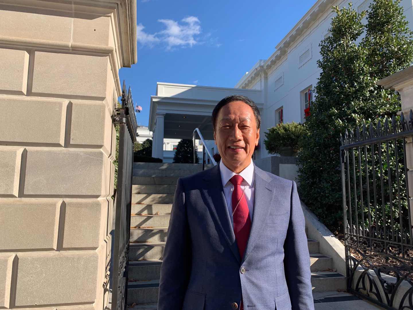 郭台銘也在臉書PO文「我在白宮天氣晴,台灣的天氣如何呢?」 圖:翻攝自郭台銘臉書 郭台銘也在臉書PO文「我在白宮天氣晴,台灣的天氣如何呢?」 圖:翻攝自郭台銘臉書