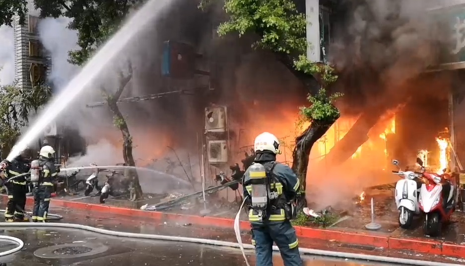 北市林森北路住商綜合大樓火警。 北市林森北路住商綜合大樓火警。