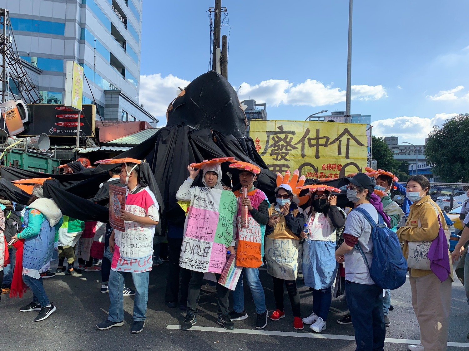 移工團體要求政府廢除私人仲介制度,改由政府對政府(G2G)直接聘僱。 圖:翻攝自1095臉書 移工團體要求政府廢除私人仲介制度,改由政府對政府(G2G)直接聘僱。 圖:翻攝自1095臉書