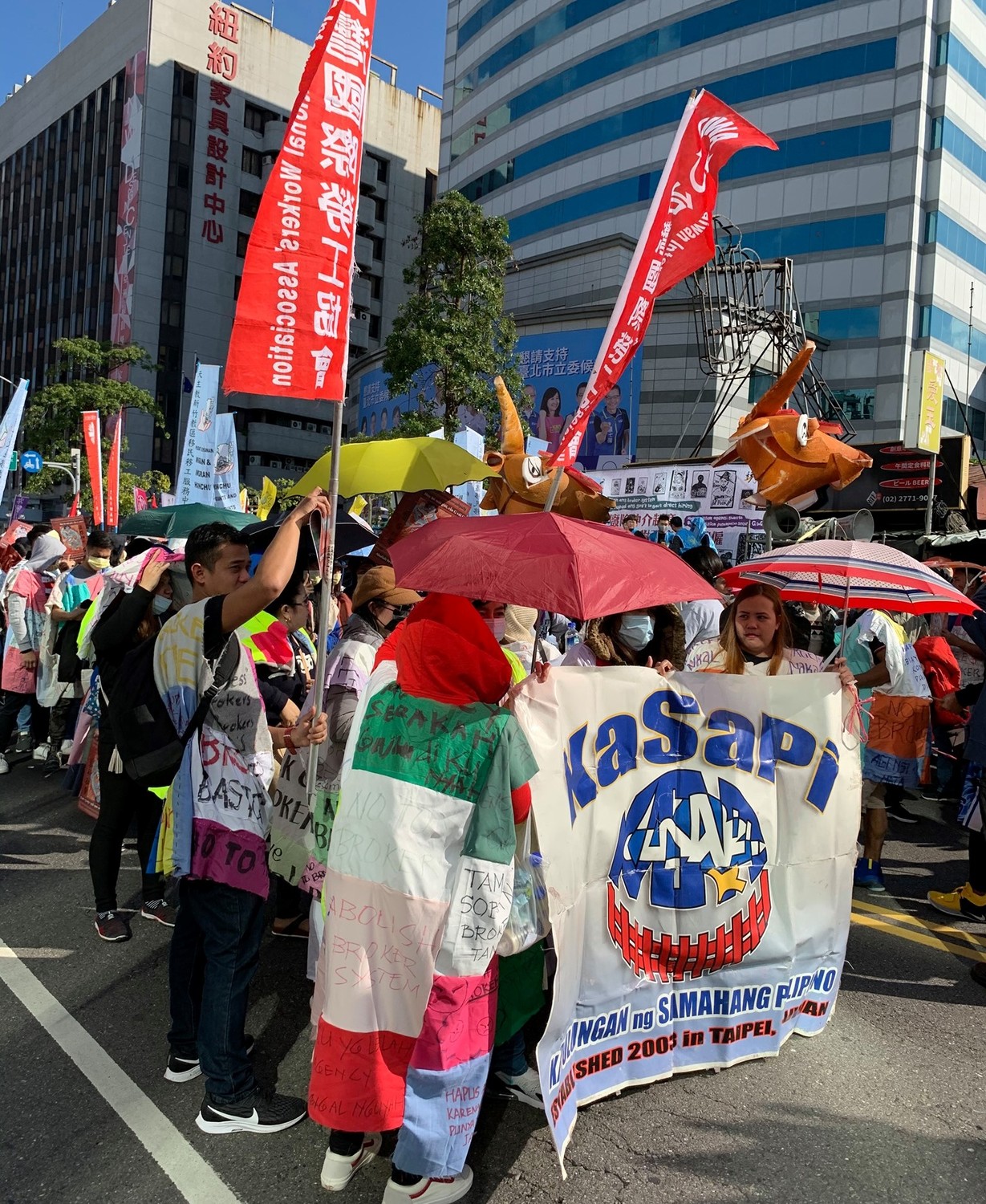 移工大遊行今天下午從國民黨中央黨部出發,一路行經八德路二段、忠孝東路、杭州北路、北平東路,直到終點站勞動部。 圖:翻攝自1095臉書 移工大遊行今天下午從國民黨中央黨部出發,一路行經八德路二段、忠孝東路、杭州北路、北平東路,直到終點站勞動部。 圖:翻攝自1095臉書