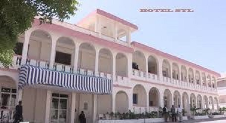 摩加迪休SYL旅館被攻擊前的外觀> 圖 : 翻攝自tourismobsever.blogspot.com 摩加迪休SYL旅館被攻擊前的外觀> 圖 : 翻攝自tourismobsever.blogspot.com