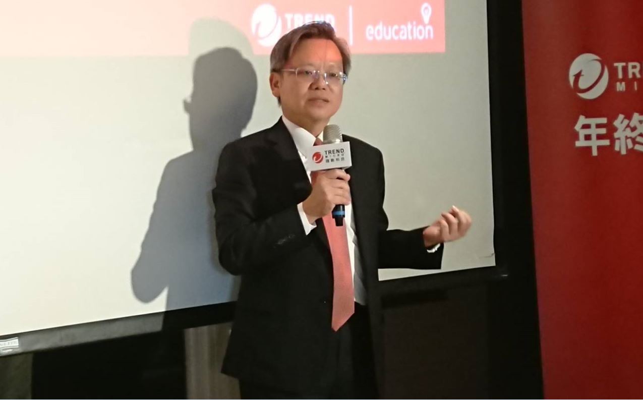 趨勢科技台灣區暨香港區總經理洪偉淦指出,明年企業、工廠及家庭將會引進更多智慧連網設備,使用雲端應用服務的頻率也會提高,因此衍生的資安管理問題也會越趨複雜多變。 圖:郜敏/攝 趨勢科技台灣區暨香港區總經理洪偉淦指出,明年企業、工廠及家庭將會引進更多智慧連網設備,使用雲端應用服務的頻率也會提高,因此衍生的資安管理問題也會越趨複雜多變。 圖:郜敏/攝