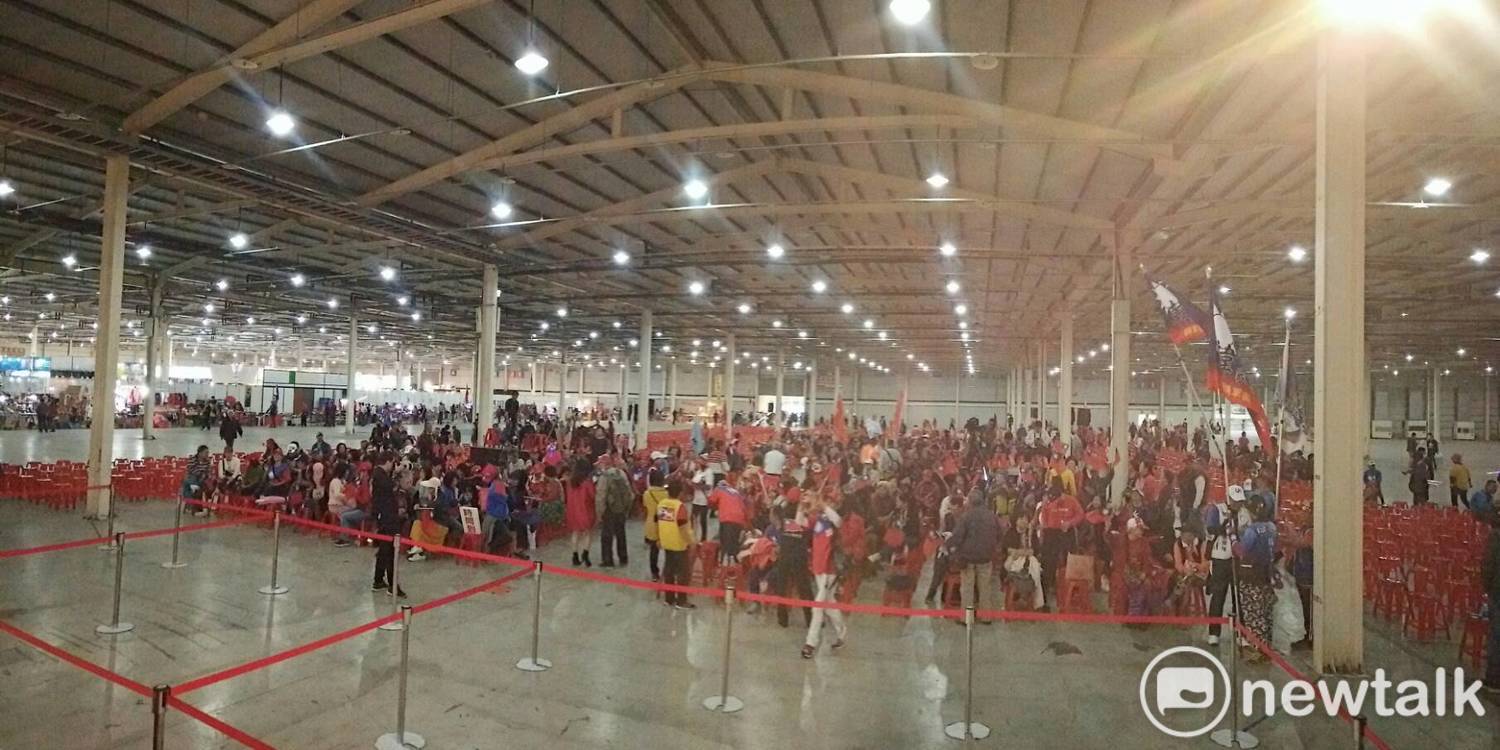 韓國瑜台中競總成立大會會場從下午開始就湧進人潮。 圖:唐復年/攝 韓國瑜台中競總成立大會會場從下午開始就湧進人潮。 圖:唐復年/攝