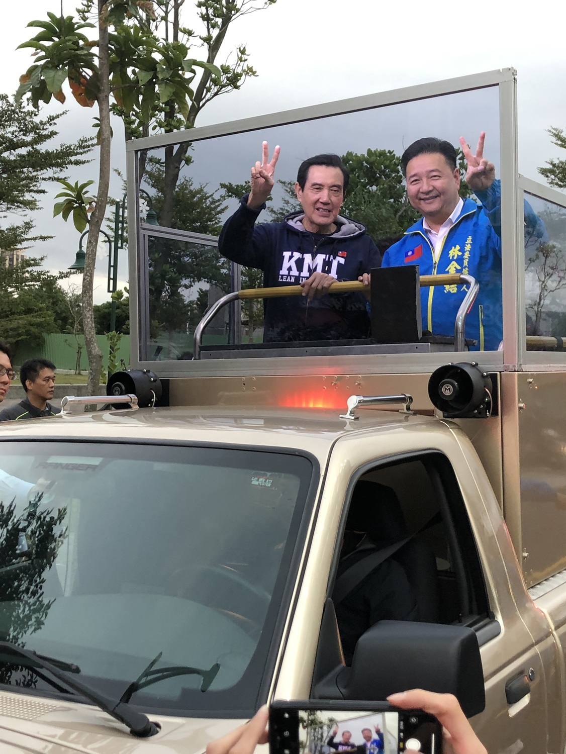 馬英九到新北輔選林金結,兩人一起車隊遊街。 圖/林金結提供 馬英九到新北輔選林金結,兩人一起車隊遊街。 圖/林金結提供