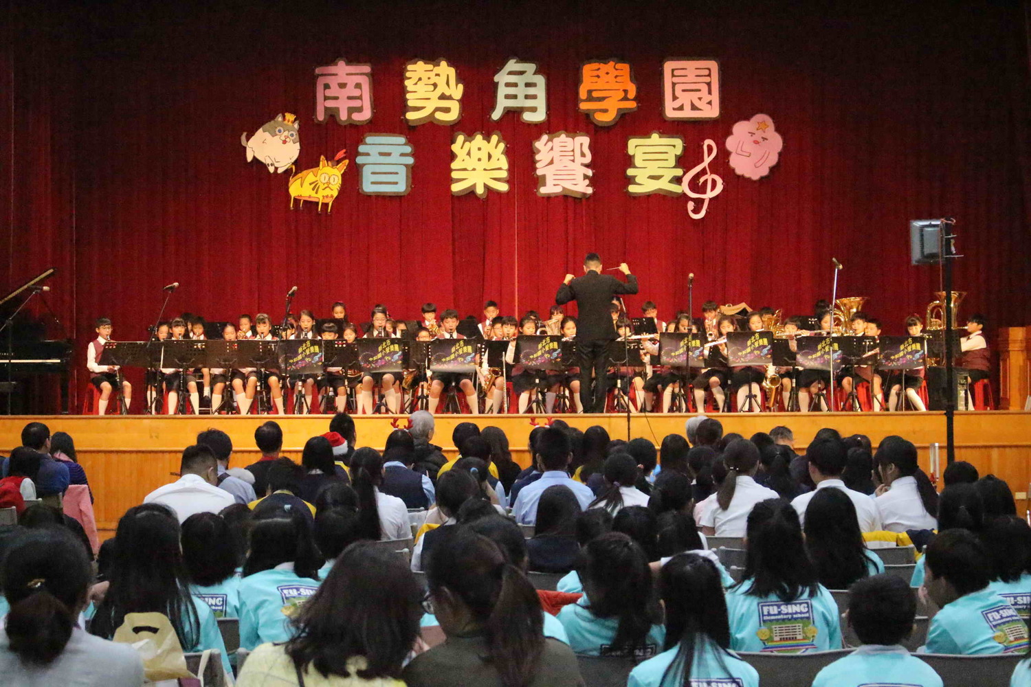 「南勢角學園音樂饗宴─學園七校聯合音樂會」由七所學校以不同的形式演出;圖為中和國小管樂團。 圖:竹林中學提供 「南勢角學園音樂饗宴─學園七校聯合音樂會」由七所學校以不同的形式演出;圖為中和國小管樂團。 圖:竹林中學提供