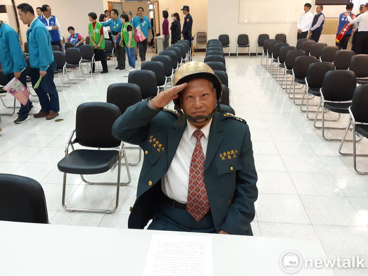候選人陳泰山的五星上將造型最為亮眼。 圖:蔡坤龍/攝 候選人陳泰山的五星上將造型最為亮眼。 圖:蔡坤龍/攝
