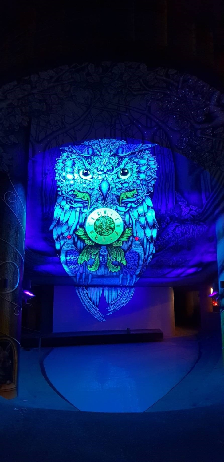 巨型的簽字筆素描作品不論白天、夜晚觀看,都有不同的視覺美感。 圖:台中市建設局/提供 巨型的簽字筆素描作品不論白天、夜晚觀看,都有不同的視覺美感。 圖:台中市建設局/提供