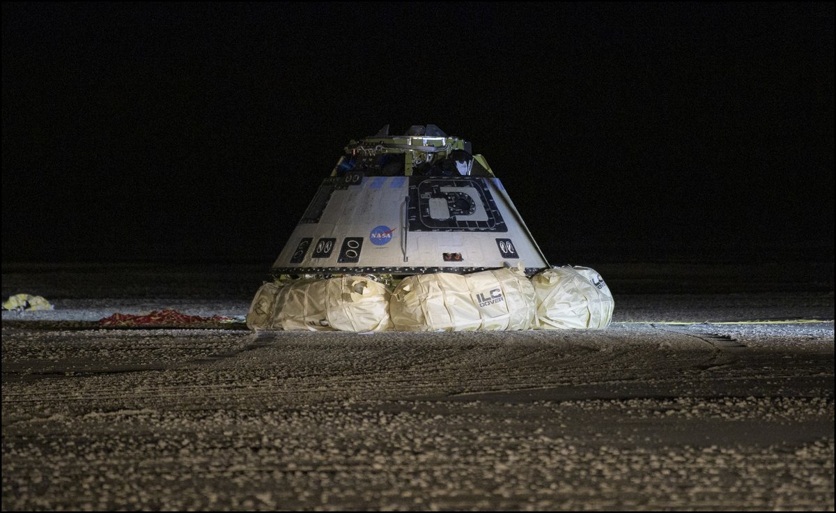 美國「星際飛機」太空船因為計時裝置出錯,被拍提早6天返航,當地時間22日晚平安降落在墨西哥州白沙沙模。 圖:翻攝自NASA推特 美國「星際飛機」太空船因為計時裝置出錯,被拍提早6天返航,當地時間22日晚平安降落在墨西哥州白沙沙模。 圖:翻攝自NASA推特