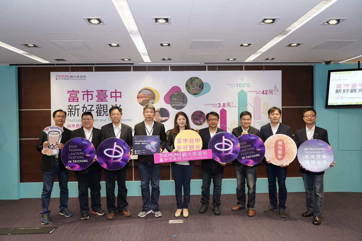 林筱淇與中市府觀旅局一級主管。 圖:台中市政府/提供 林筱淇與中市府觀旅局一級主管。 圖:台中市政府/提供